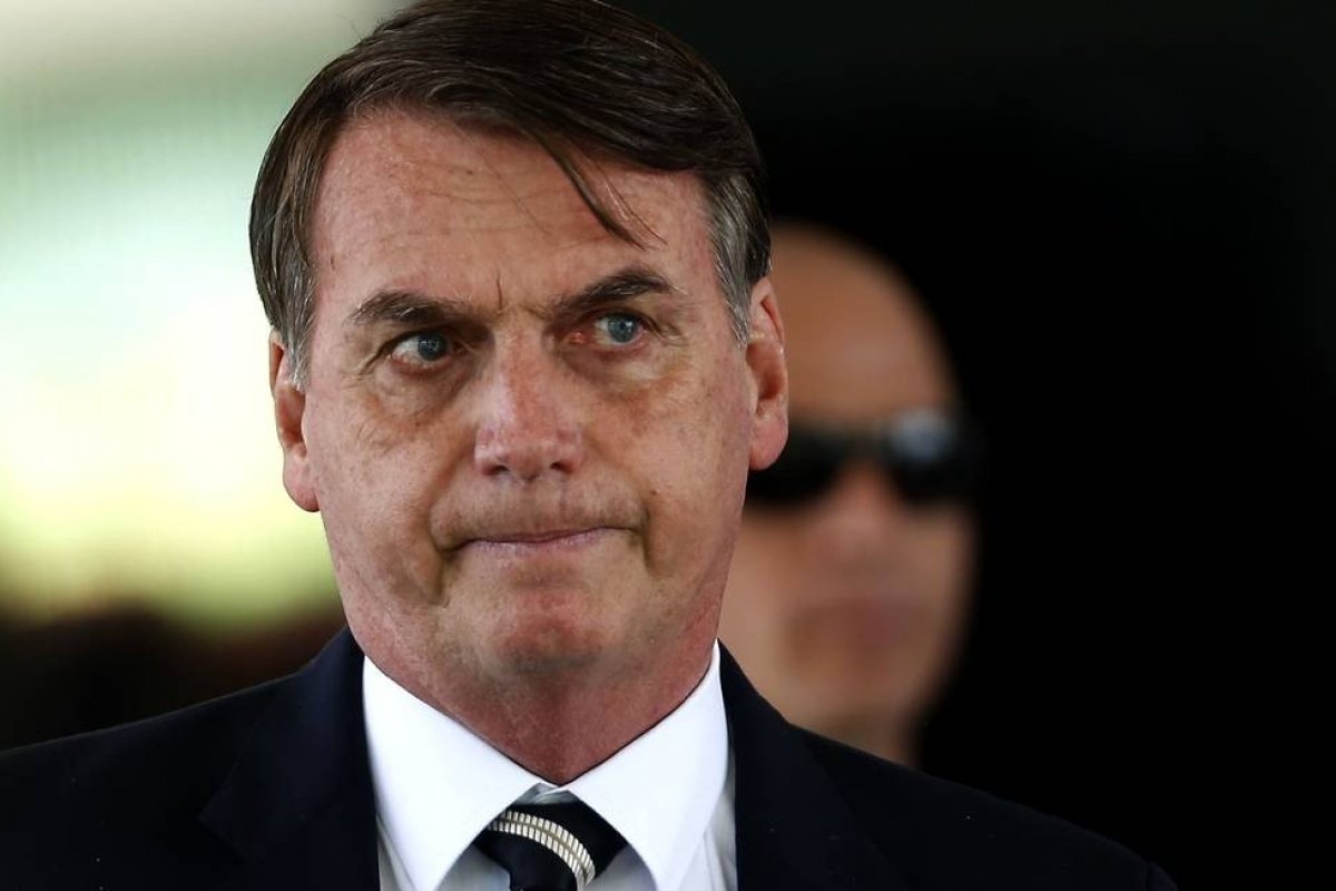 Celulares utilizados por Bolsonaro também foram alvo de hackers