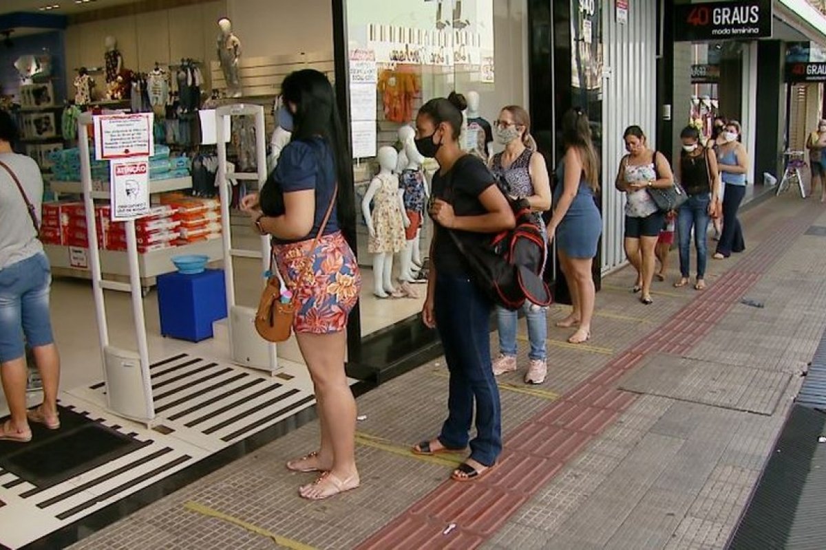 IBGE afirma que 4 em cada 10 empresas ainda tiveram impacto negativo em agosto