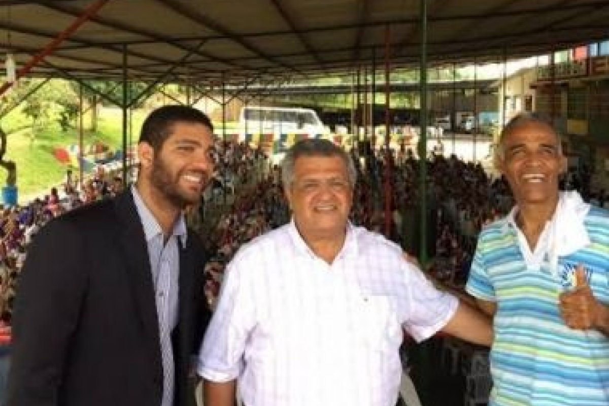 Na disputa pela prefeitura de Salvador, Isidório e Bacelar votaram a favor do fundo eleitoral