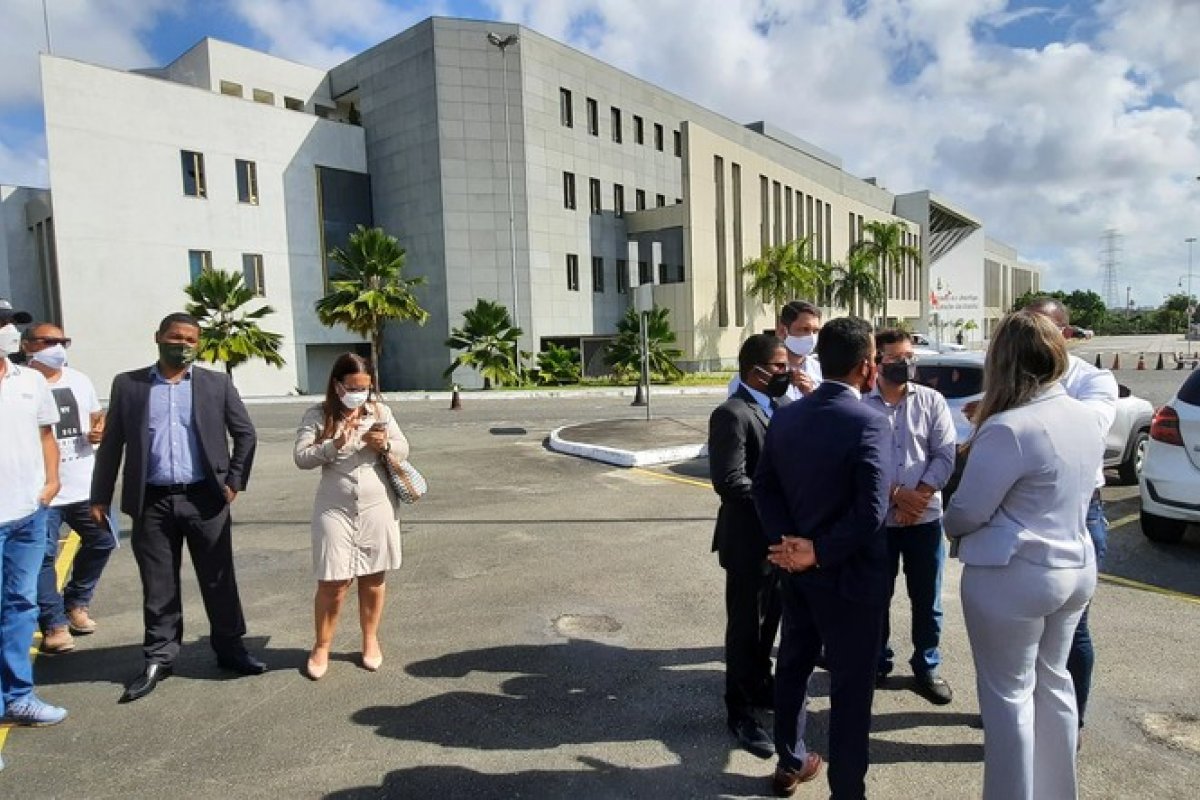 Advogados realizam carreata pela retomada das atividades presenciais no TJ-BA