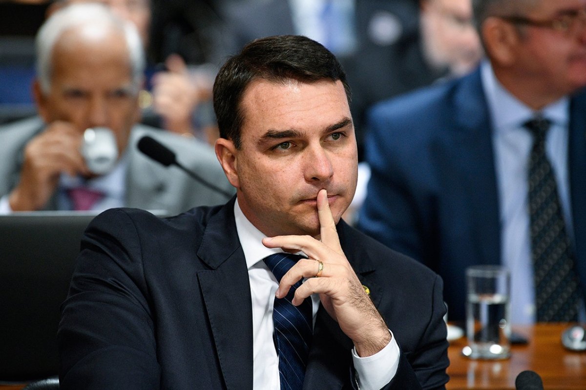 STJ adia julgamento que analisa pedido de Flávio Bolsonaro para paralisar inquérito das "rachadinhas"