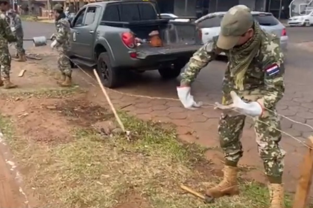 Após invasão na fronteira, exército paraguaio reforça trechos com arame farpado