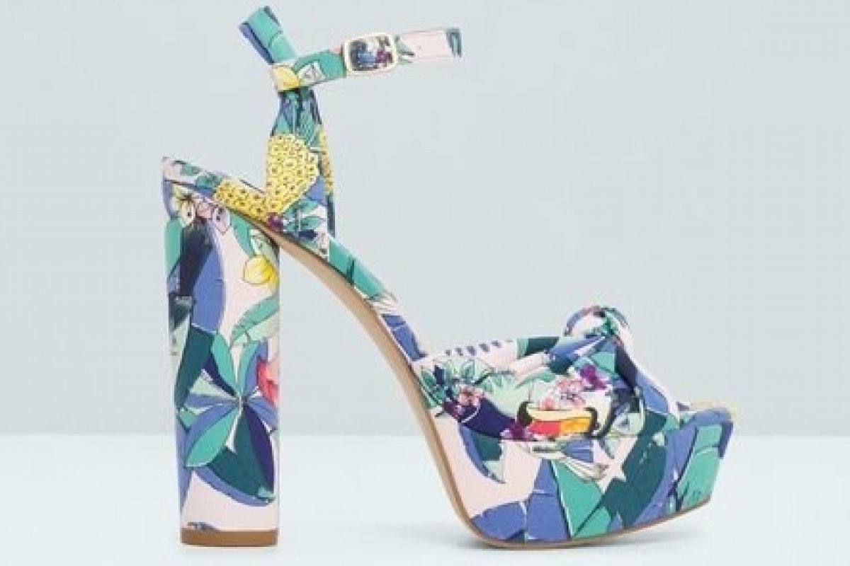 Primavera 2020: Aposte nas sandálias estampadas