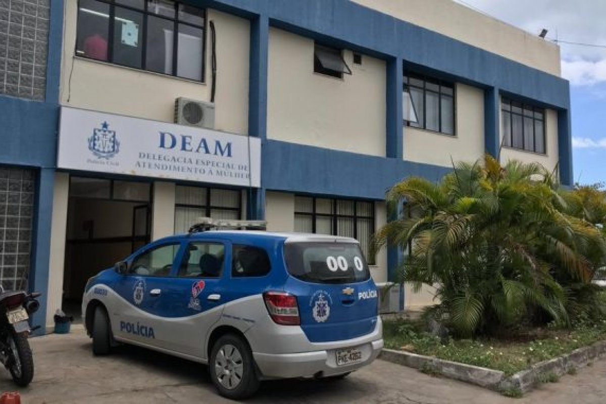 Homem é preso em flagrante após agredir e ameaçar ex-companheira em Salvador