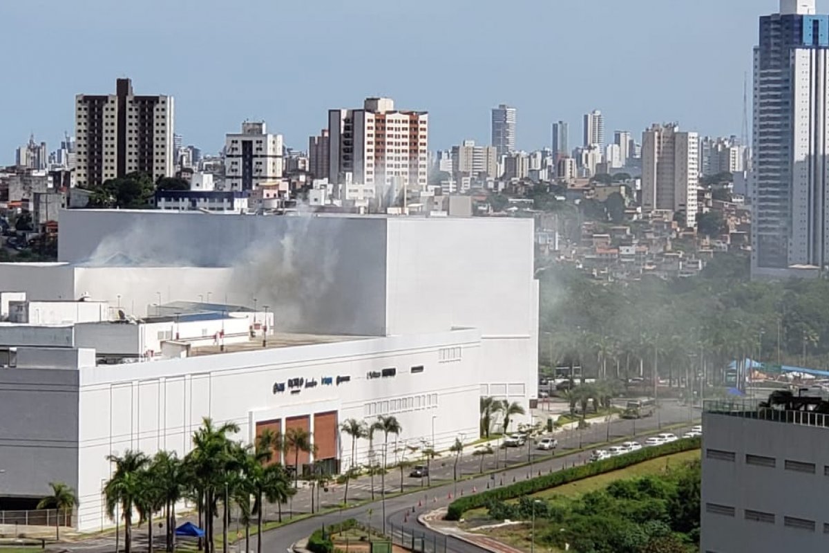 Shopping de Salvador é evacuado após princípio de incêndio