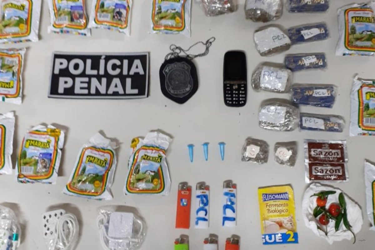 Materiais ilícitos são apreendidos aos serem arremessados para Complexo Penitenciário
