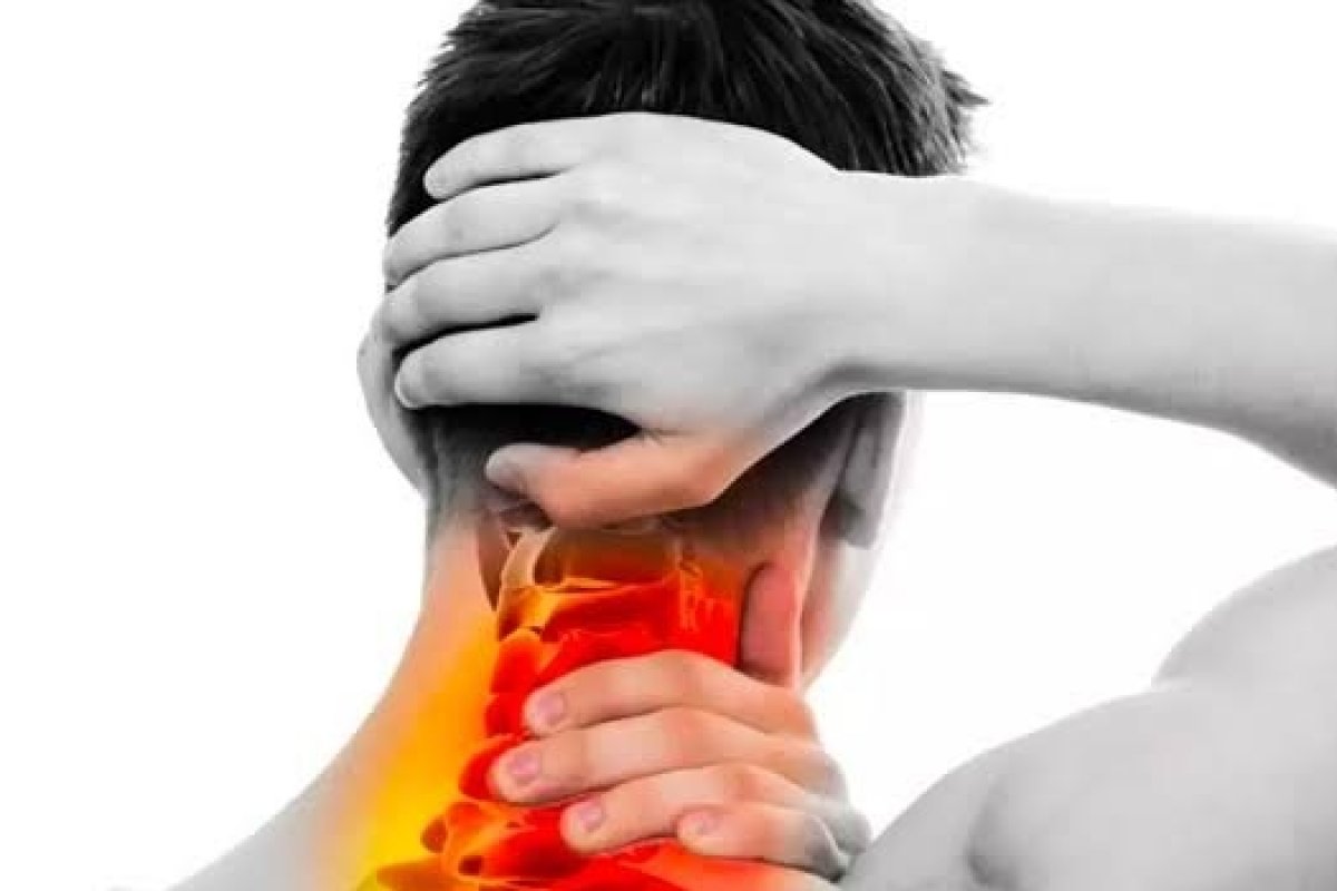 Má postura no trabalho é a principal causa de cervicalgia