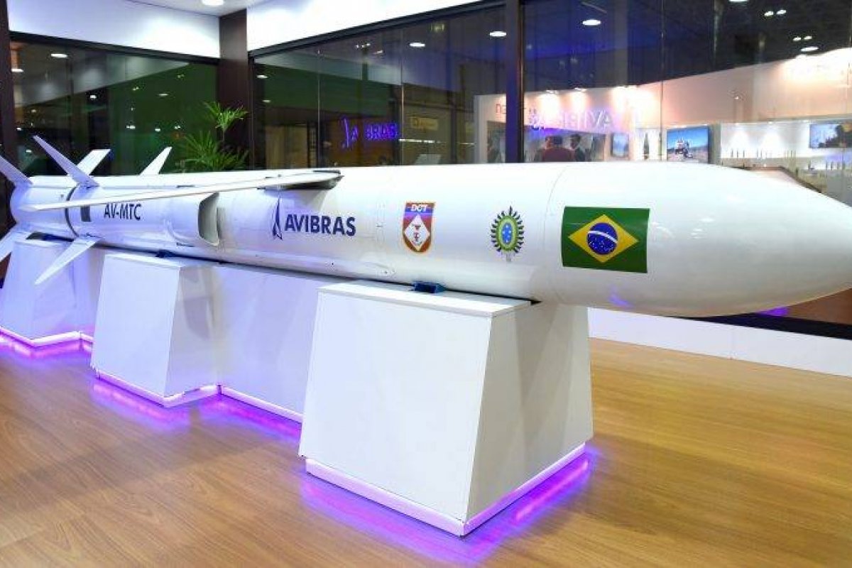 Site afirma que Brasil está desenvolvendo míssil de longo alcance