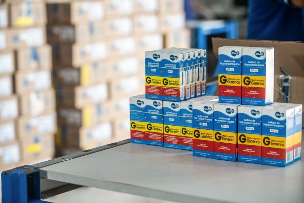 Ministério da Saúde avalia distribuir gratuitamente 'kit covid' no Farmácia Popular