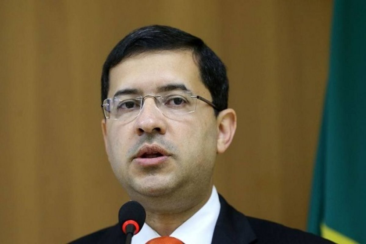 AGU diz que decisão de reeleição às presidências da Câmara e Senado devem ser tratada internamente