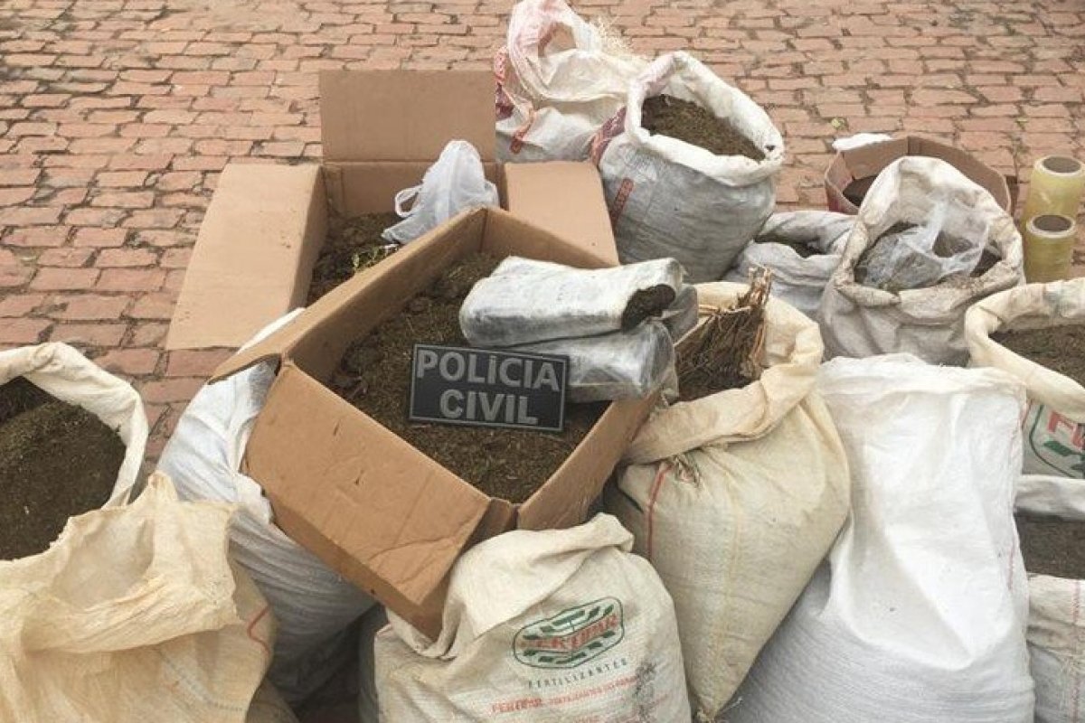 Homem é preso com mais de 160 quilos de maconha no sul da Bahia