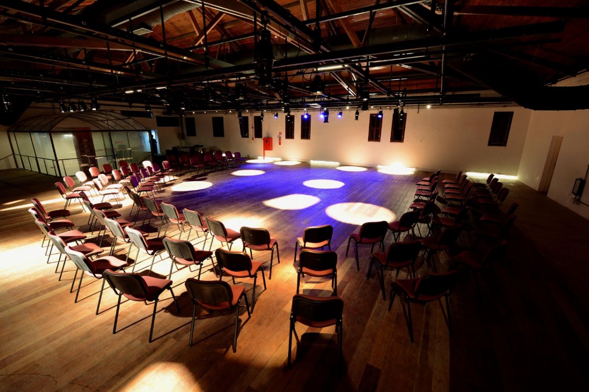 Sem prazo para retomar atividades, teatros de Salvador mantêm programações virtuais