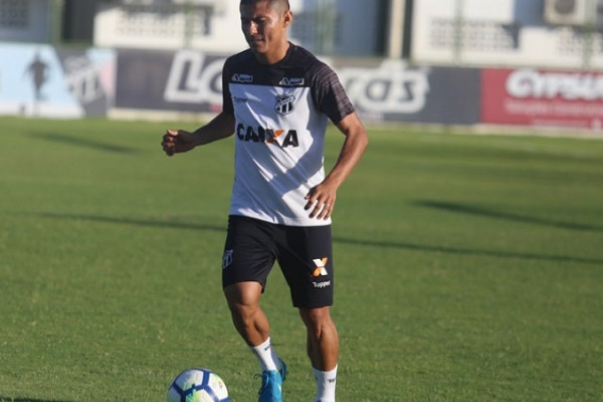 Juninho Quixadá fará exames no Vitória e fica próximo de acerto