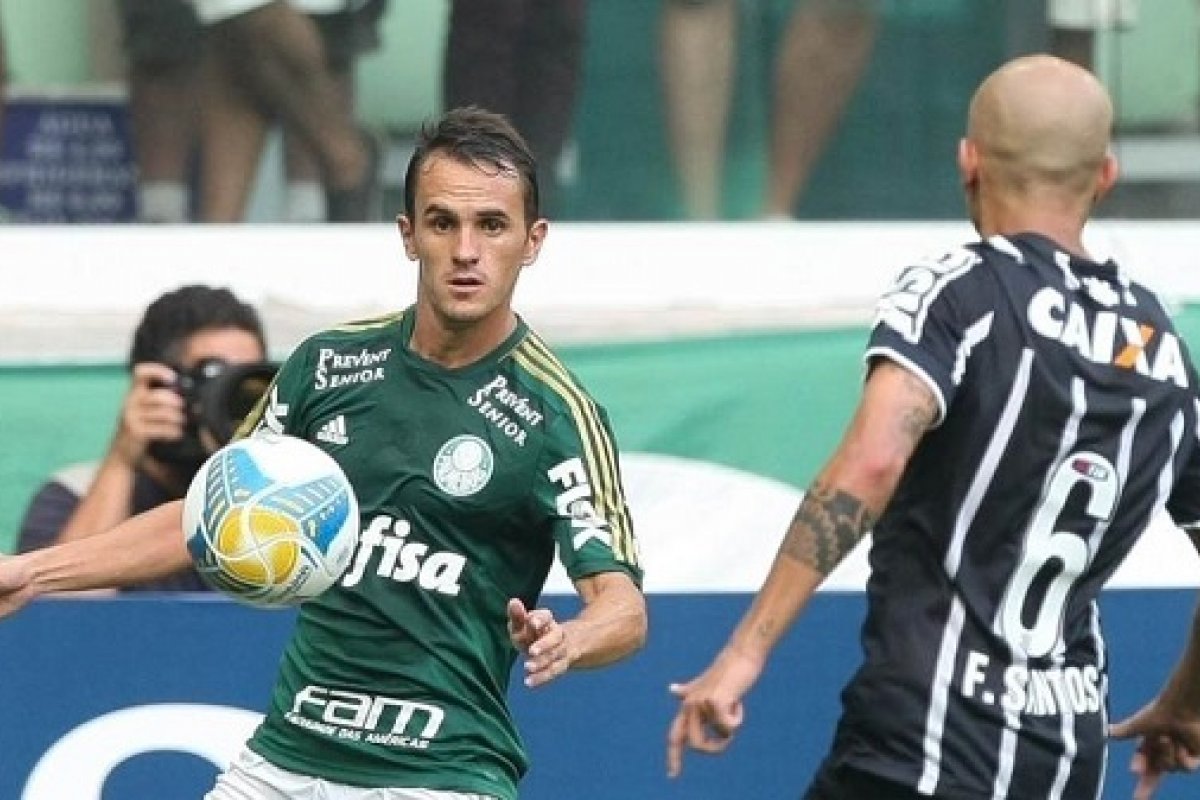 Lateral Lucas anuncia aposentadoria aos 32 anos