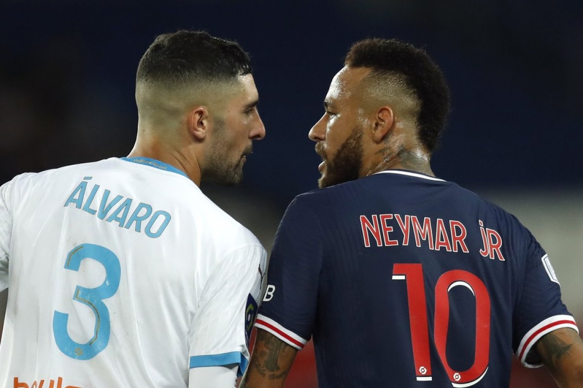 Neymar é suspenso por dois jogos após expulsão polêmica contra o Olympique de Marselha