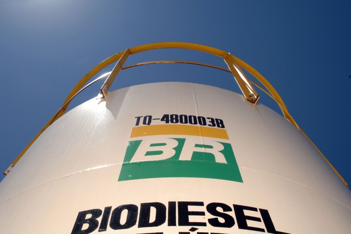 Petrobras comercializa material como se fosse sucata e depois readquire