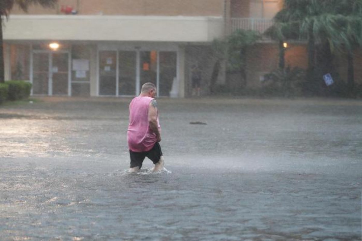 Furacão Sally provoca morte de uma pessoa e causa outros estragos em estados dos EUA