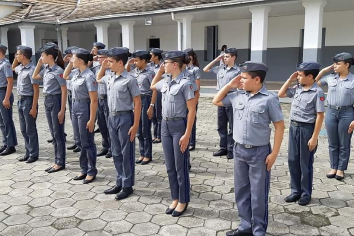 Exército determina retorno de aula presencial em colégios militares a partir de segunda-feira (21)