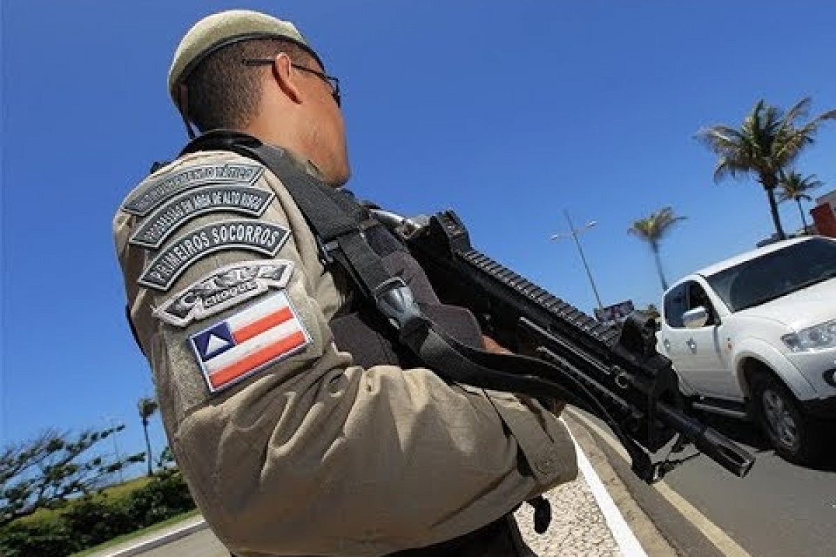 Policiais militares prendem dupla por receptação de veículos roubados