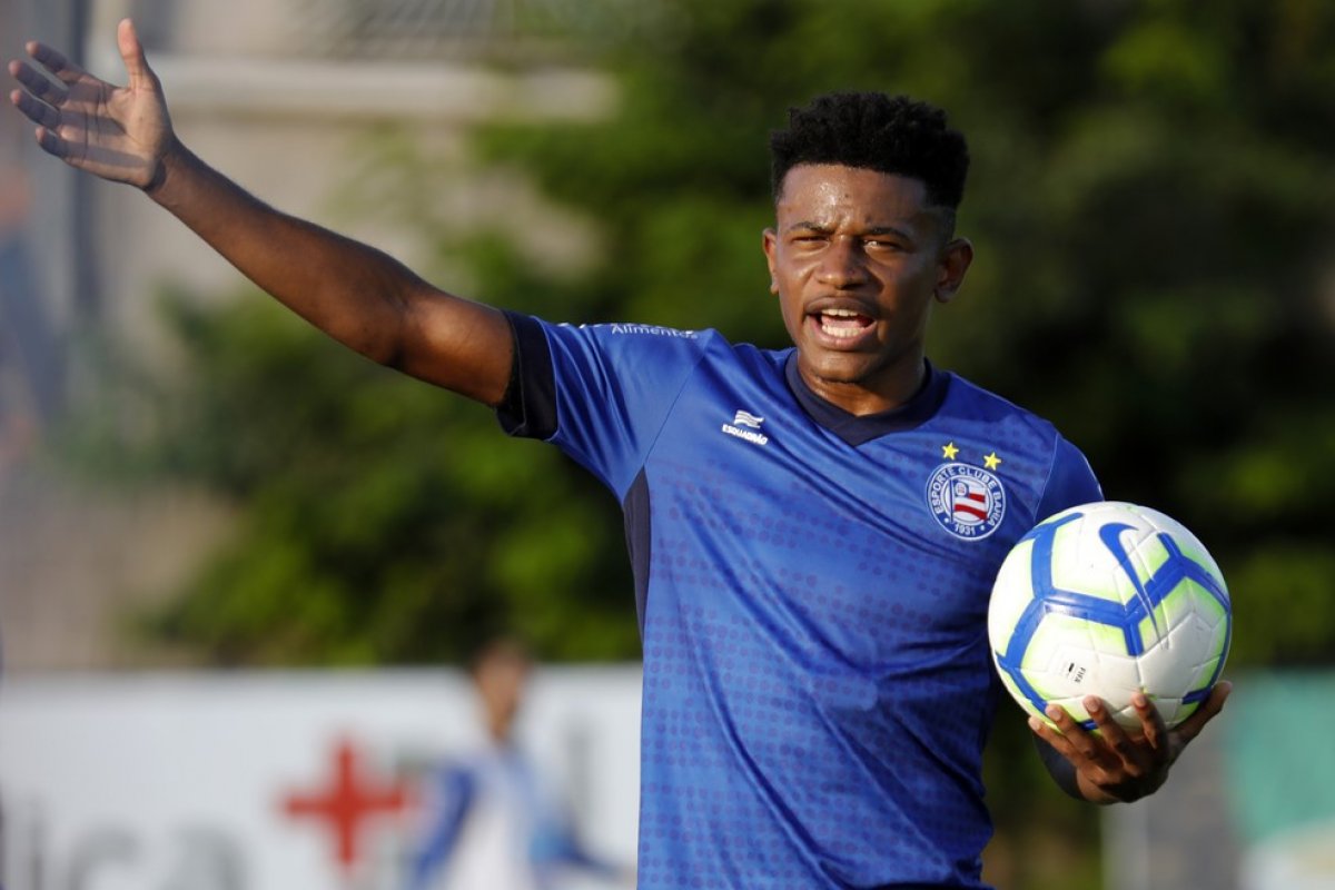 Eric Ramires tem nome publicado no BID e pode retornar contra o Athletico-PR