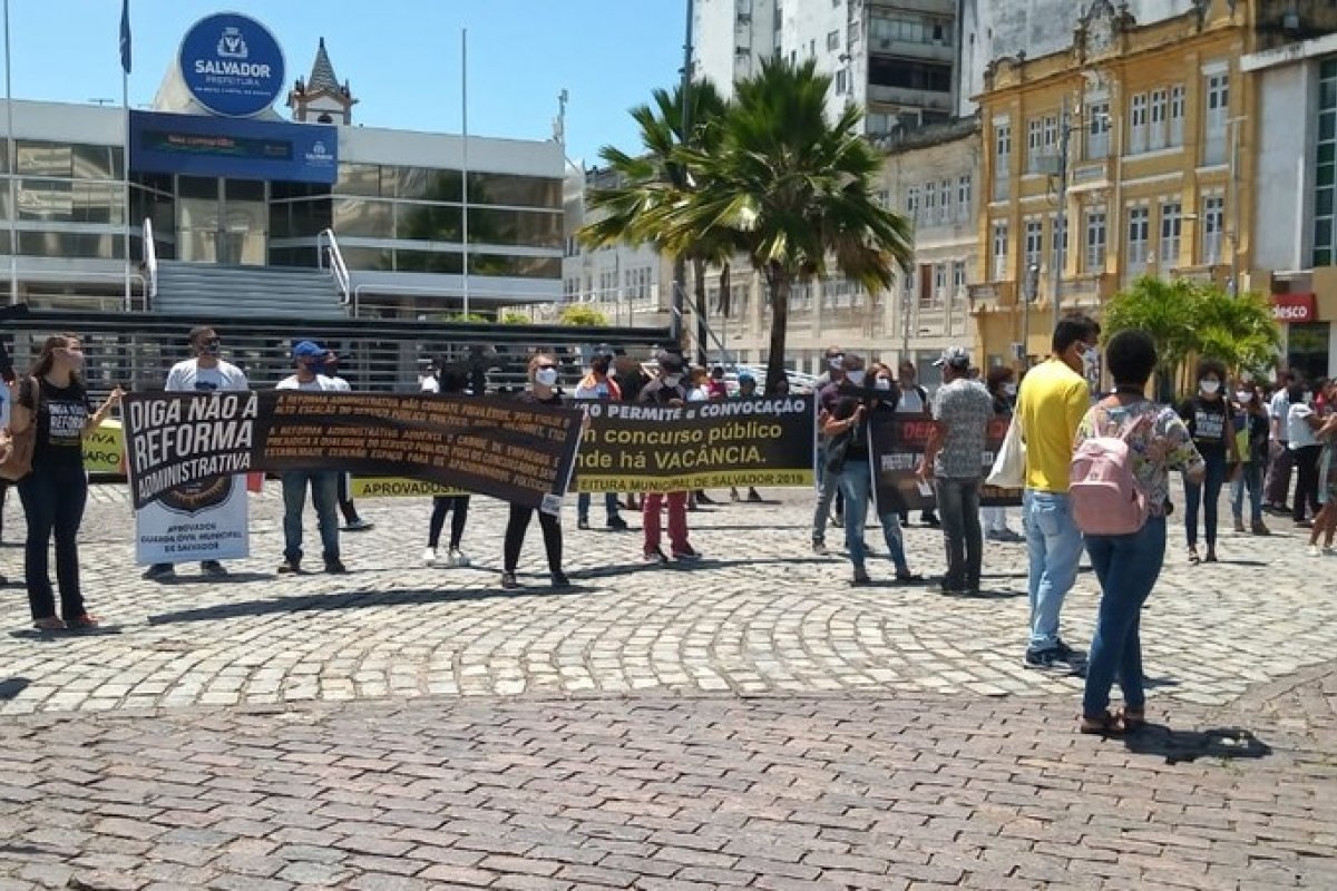 Em protesto, servidores públicos de Salvador reivindicam testagens regulares para Covid-19