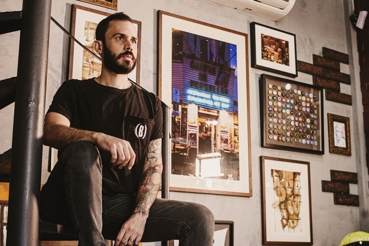 Barbearia aposta na arte local e agenda a primeira mostra