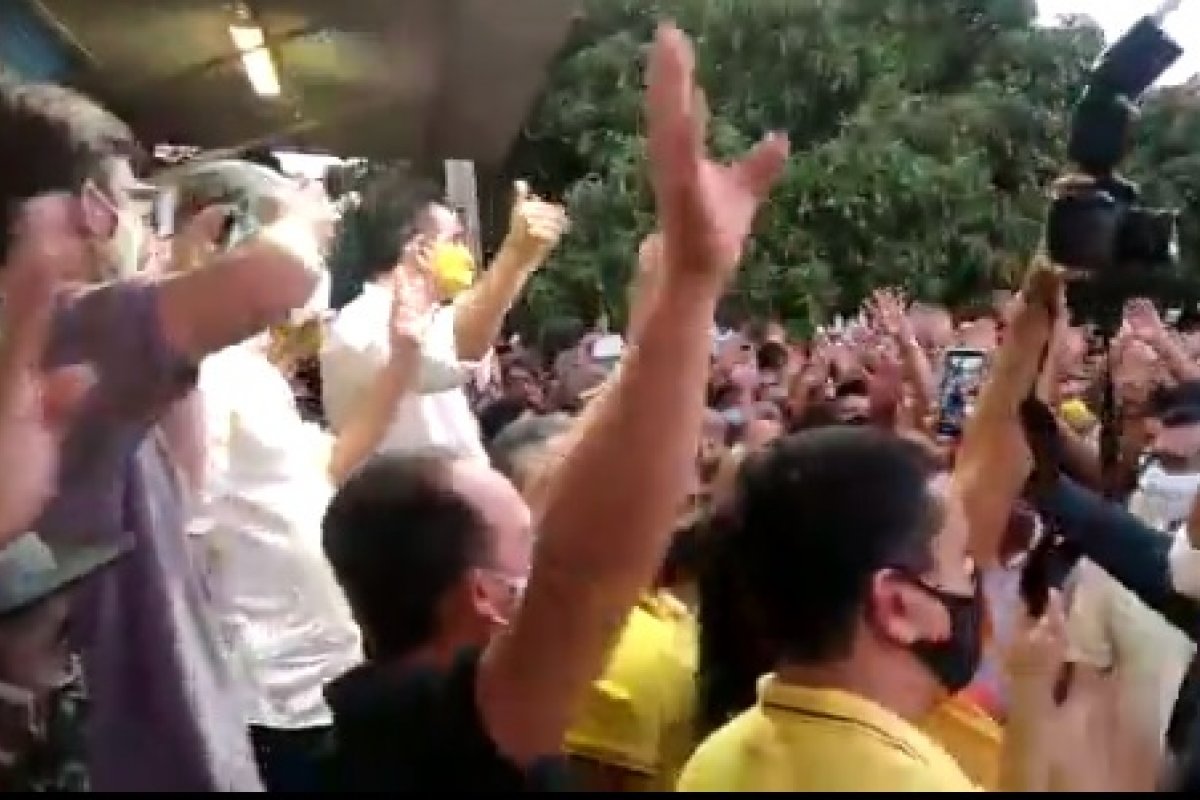 Vídeo mostra aglomeração de pessoas em convenção do prefeito de Paramirim (BA), Gilberto Brito (PSB)