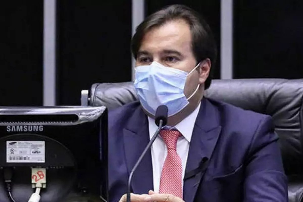 Mesmo infectado, Maia recebe ACM Neto para conversa