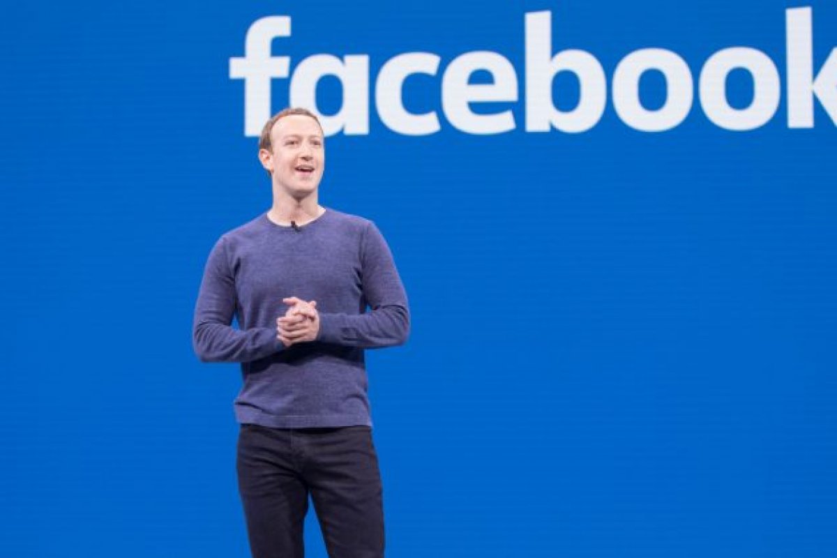 Com lucros do Facebook descendo quase 50% entre abril e junho, Mark Zuckerberg fala em “progressos”