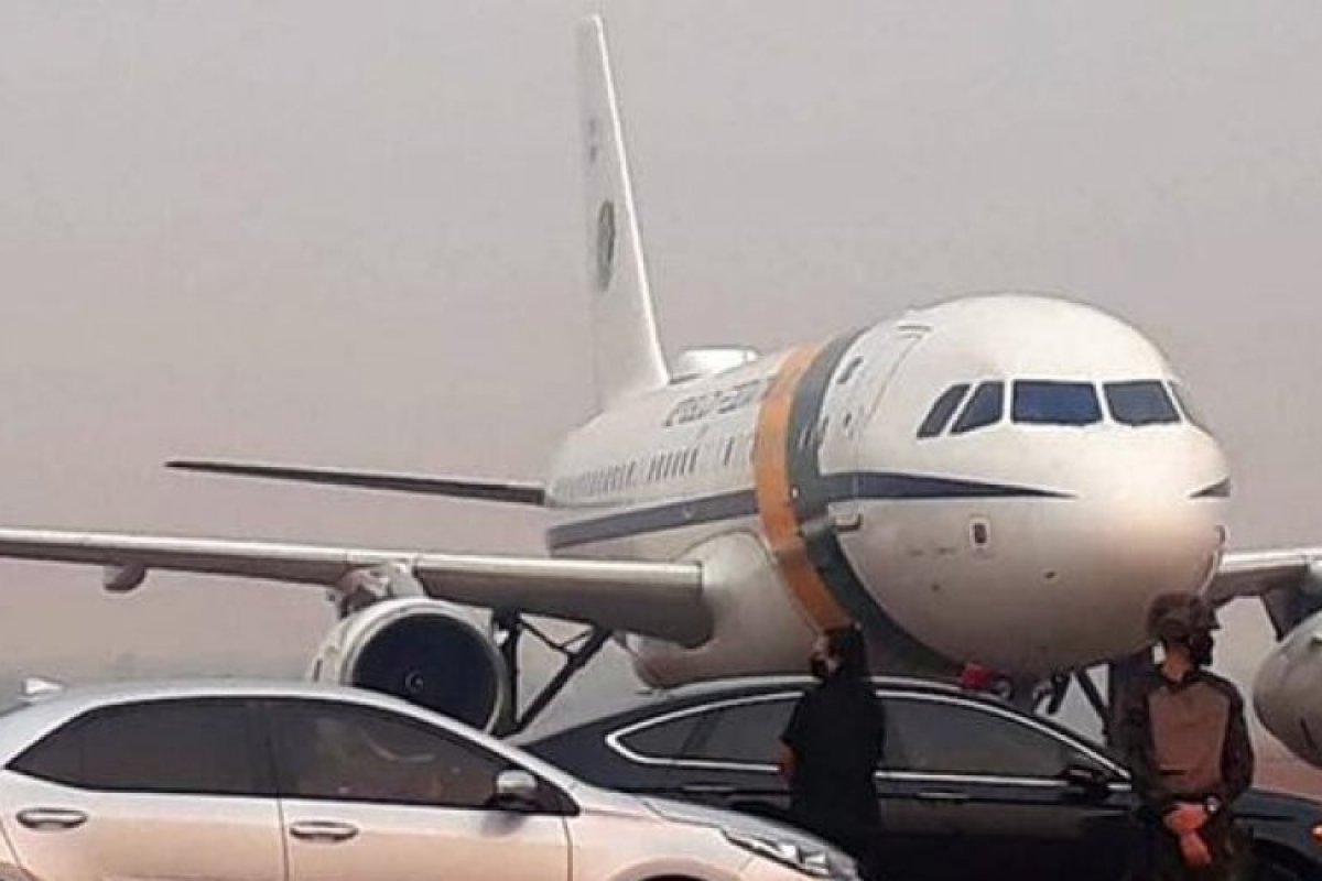 Avião com Bolsonaro arremete no MT devido fumaças do Pantanal