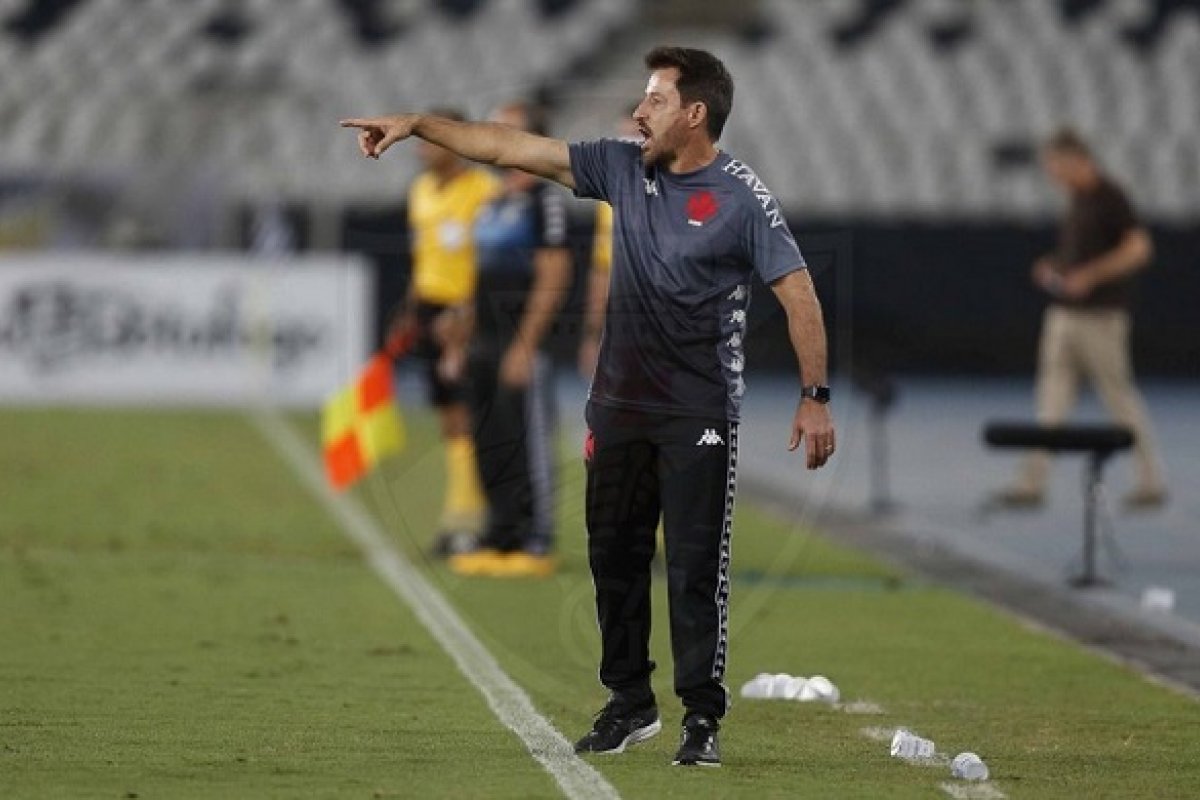 Técnico Ramon Menezes testa positivo para Covid-19