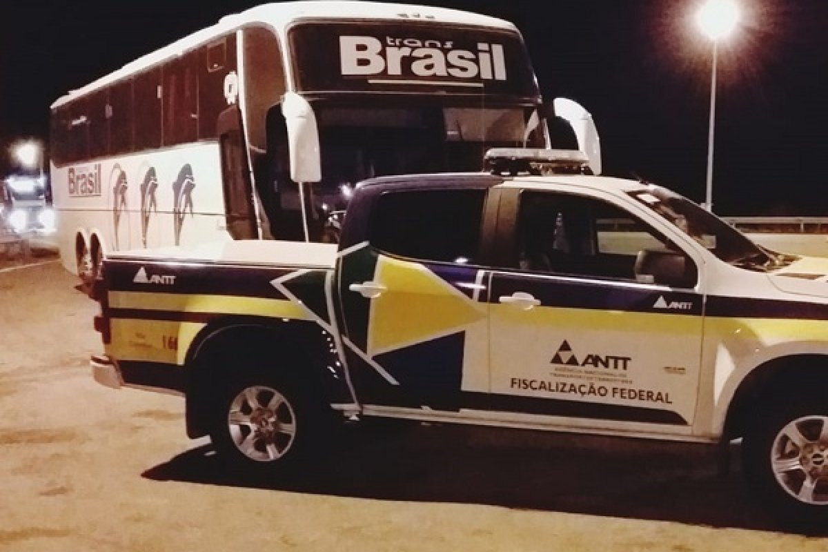 Operação da ANTT apreende 12 ônibus com irregularidades na Bahia