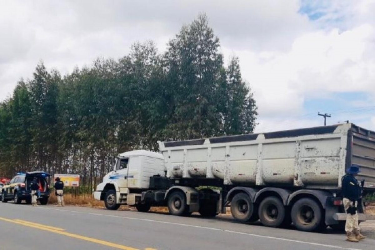 PRF-BA recupera dois veículos roubados durante ação na BR 101