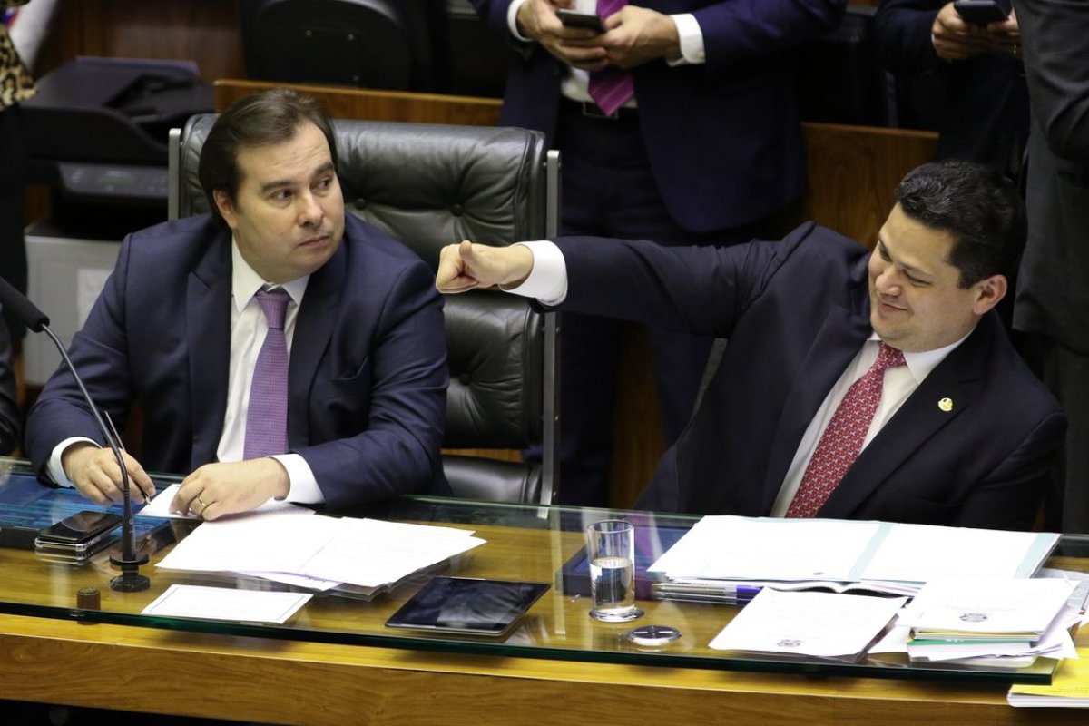 Rodrigo Maia e Davi Alcolumbre se posicionam sobre suposto hackeamento de celulares