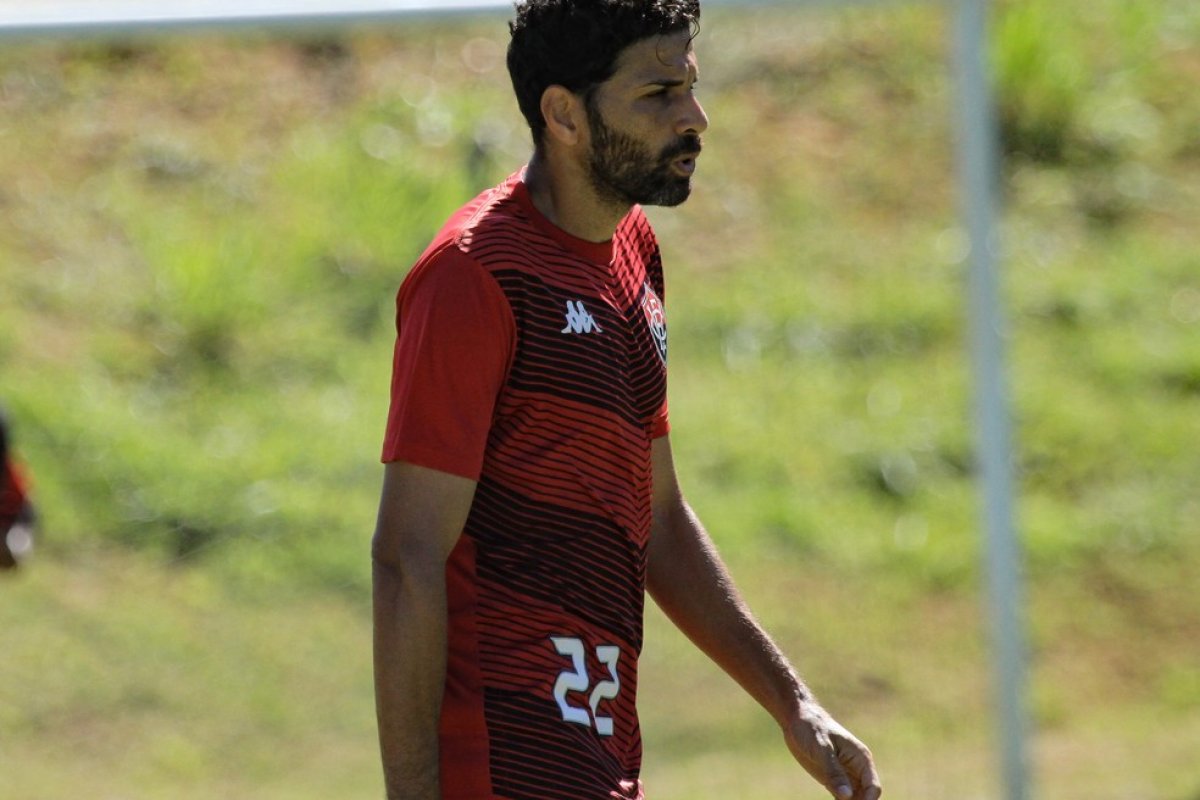 Gerson Magrão pega dois jogos de suspensão no STJD e desfalca o Vitória na Série B