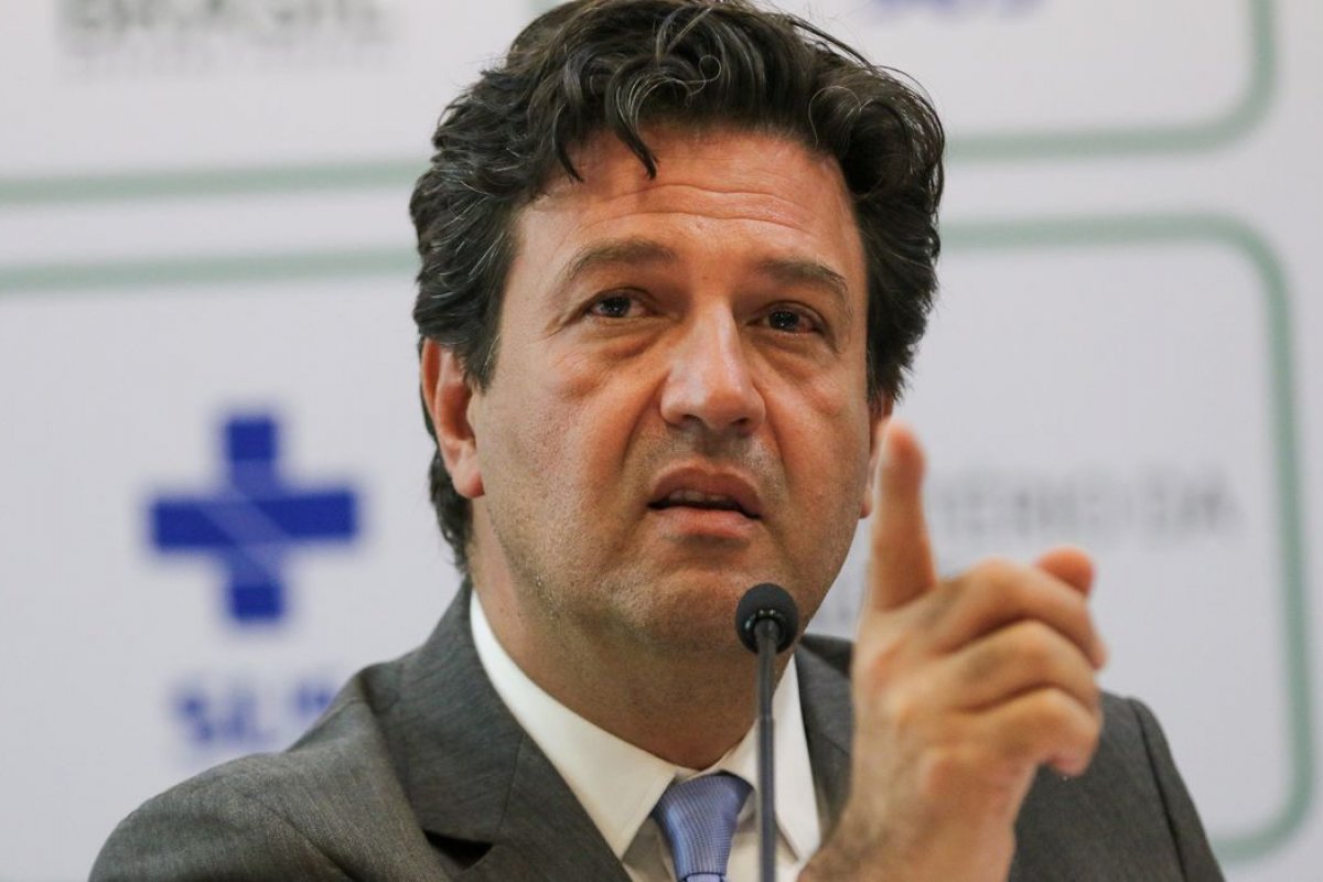 Filho do ex-ministro Mandetta abandona aula após professor criticar seu pai