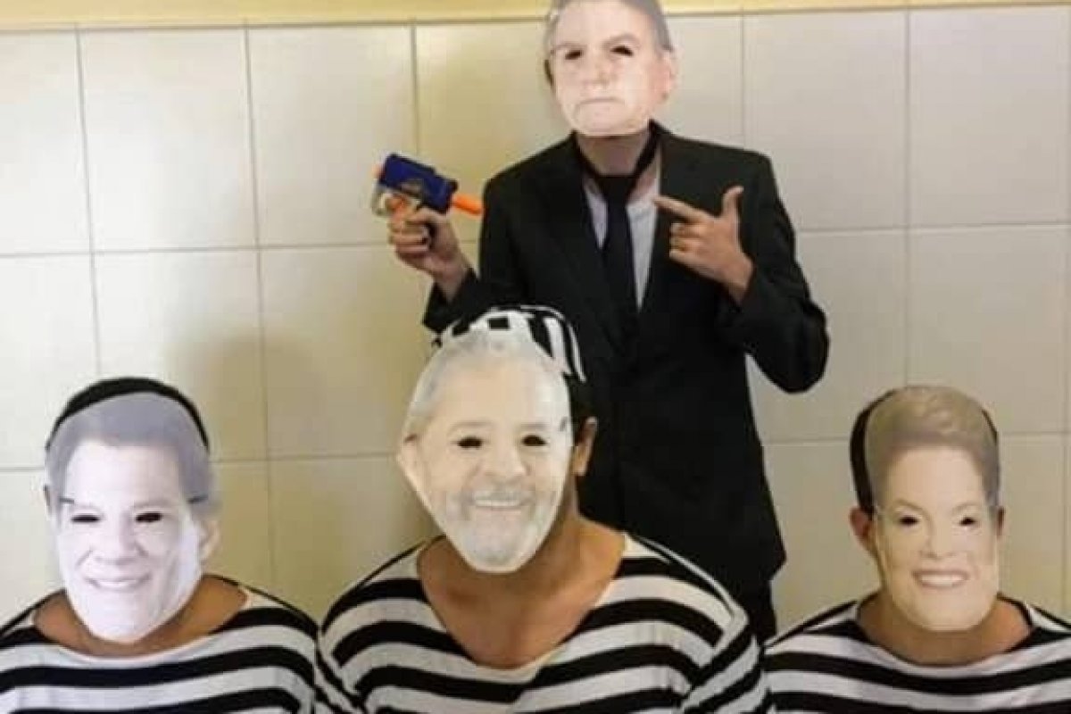 Alunos de colégio em Salvador simulam Bolsonaro prendendo Lula, Dilma e Haddad