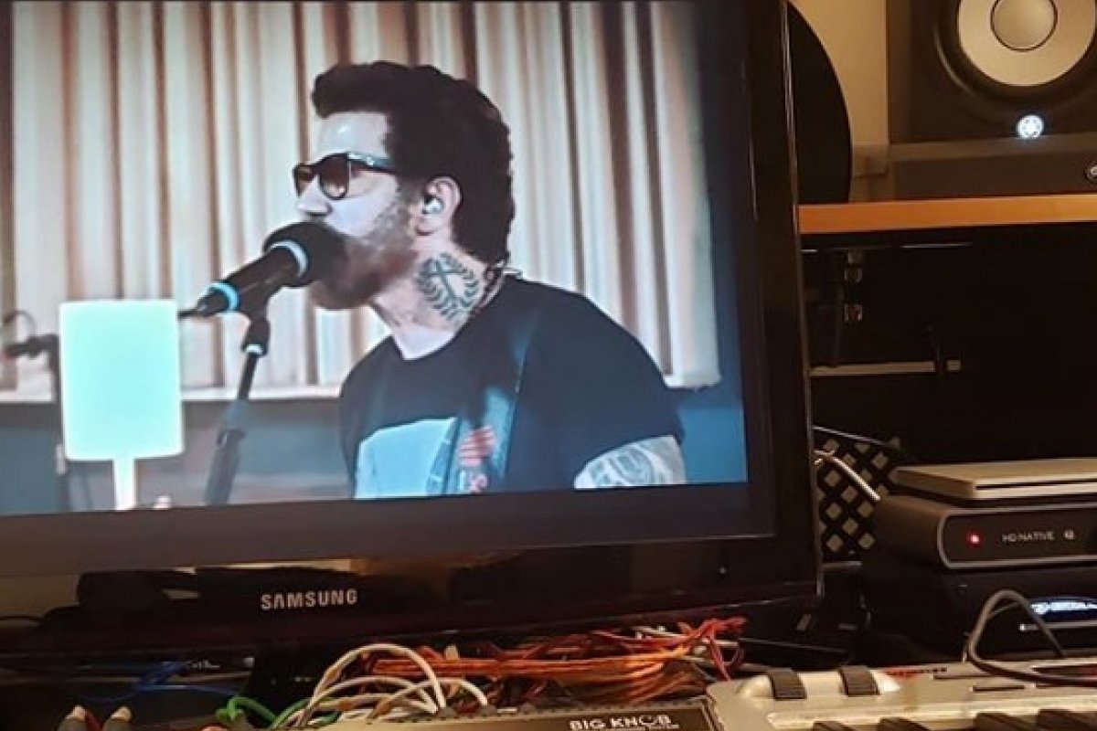 Tuca Fernandes nos preparativos para o lançamento do “Studio TF ao Vivo”