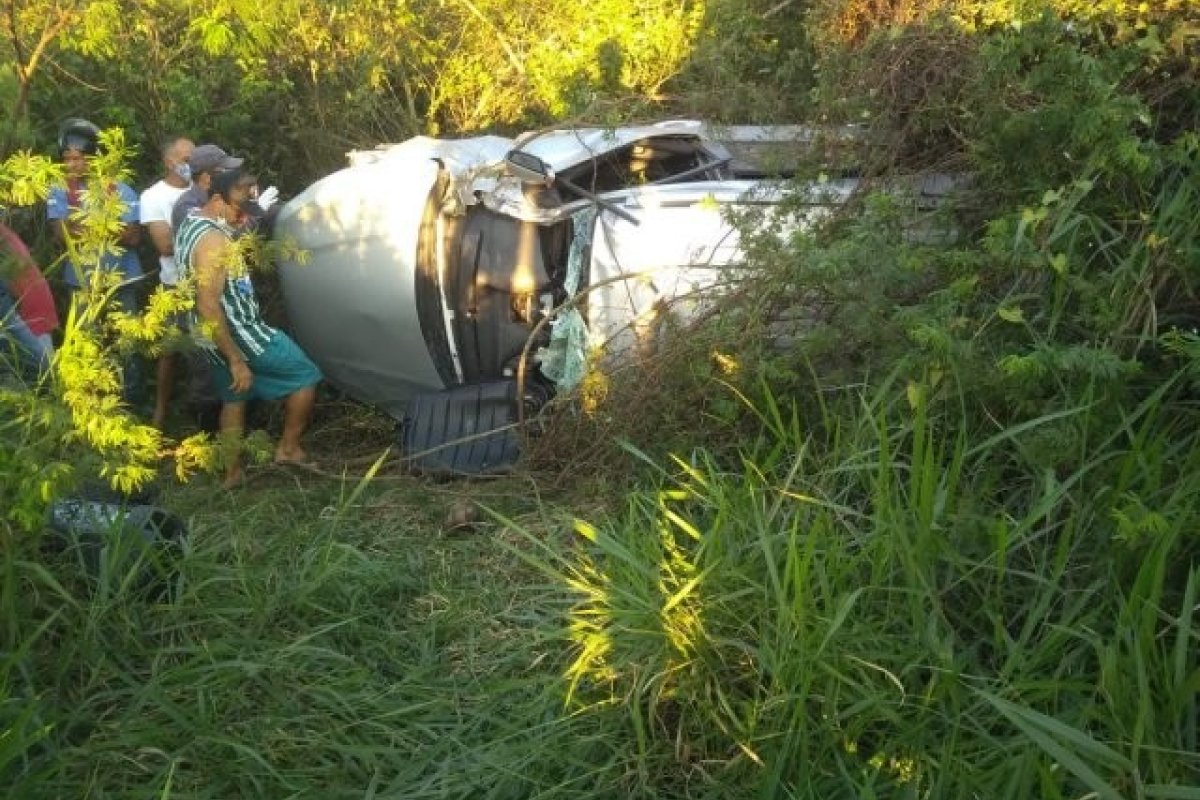 Cantor da banda Chicana morre em acidente de carro na Bahia