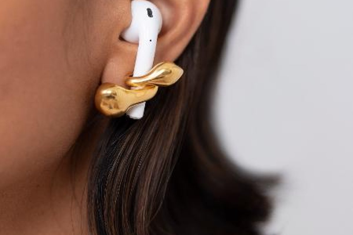 Marca lança brincos com encaixe para Airpods, os fones sem fio da Apple