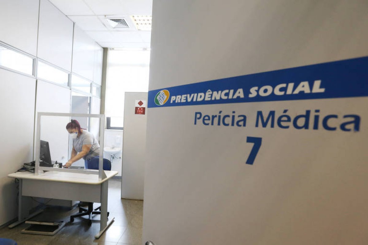 Peritos médicos do INSS podem voltar ao trabalho nesta segunda (21)