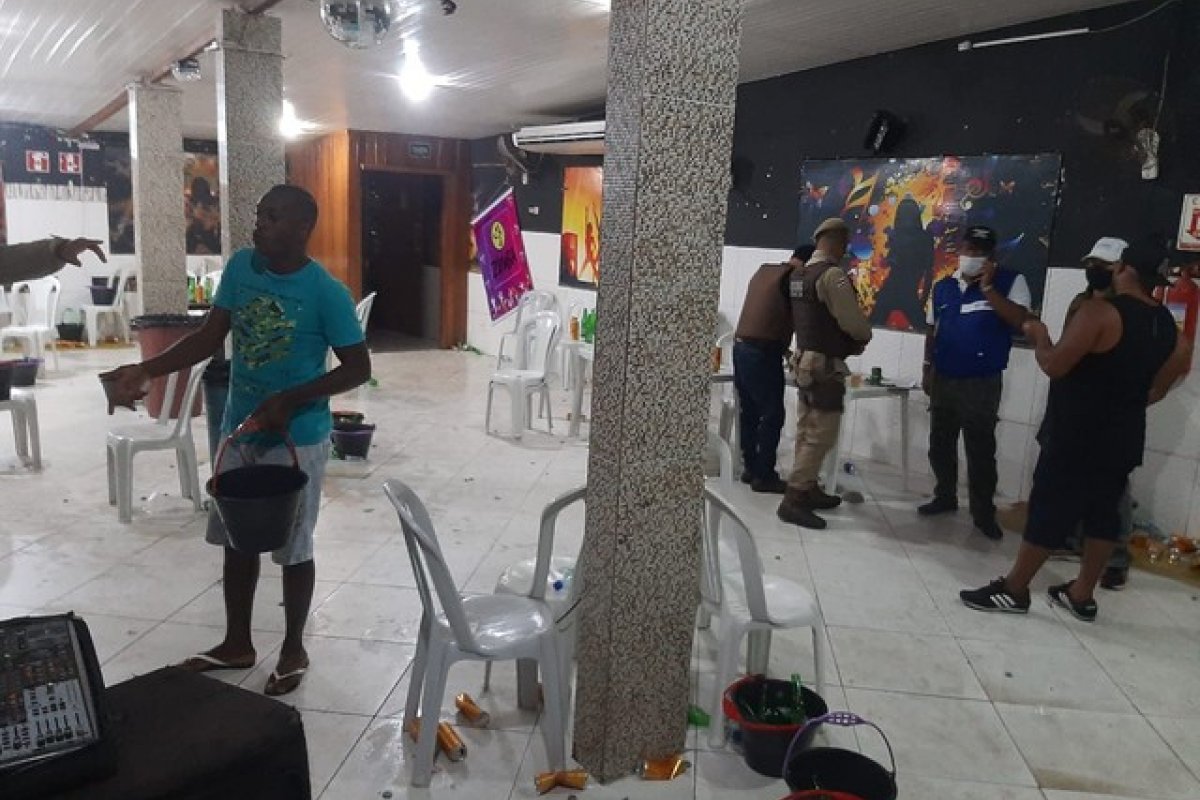 Festa com mais de 200 pessoas sem máscara é flagrada e interceptada no bairro do Garcia, em Salvador