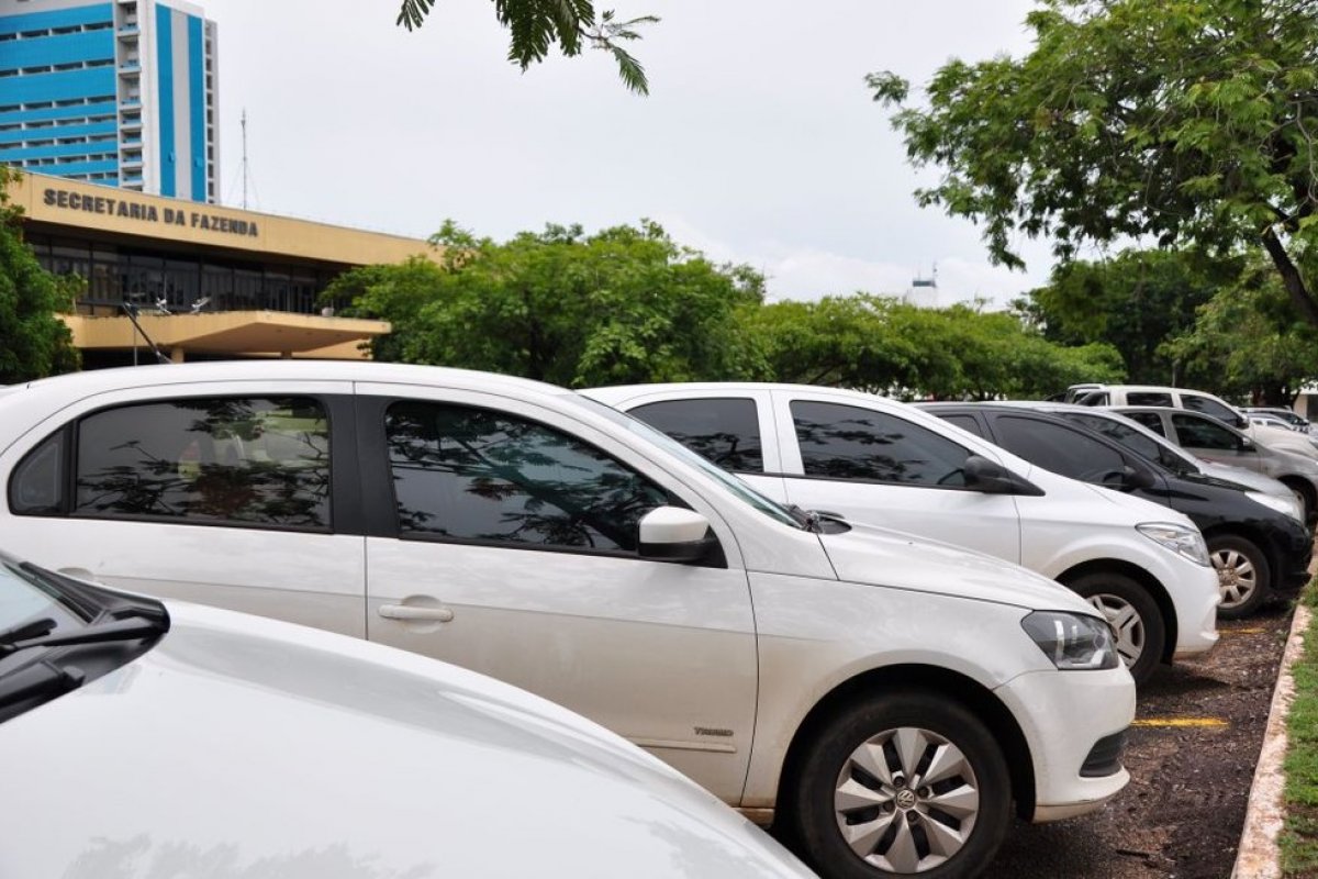 Donos de veículos com placas de final 9 e 0 ainda podem pagar o IPVA no prazo