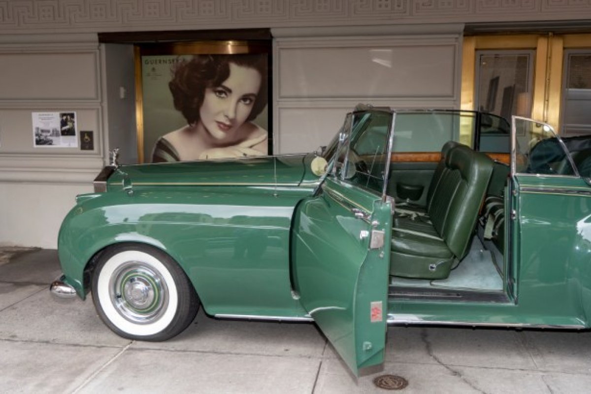 Rolls-Royce verde de Elizabeth Taylor vai a leilão