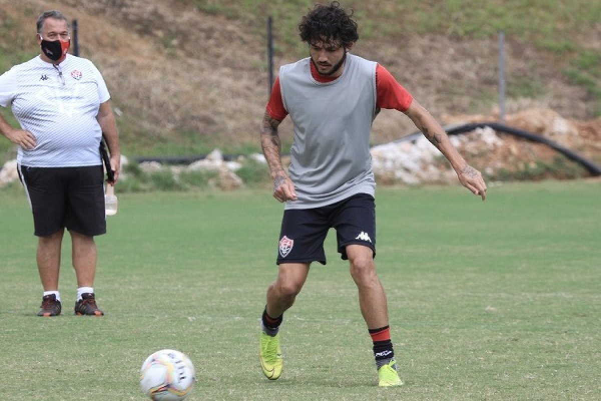 Vitória inicia última semana de treino antes de encarar o Oeste