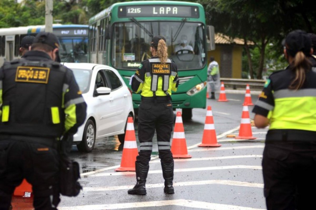 Transalvador apreende 31 CNHs na primeira semana da volta das blitze da Lei Seca