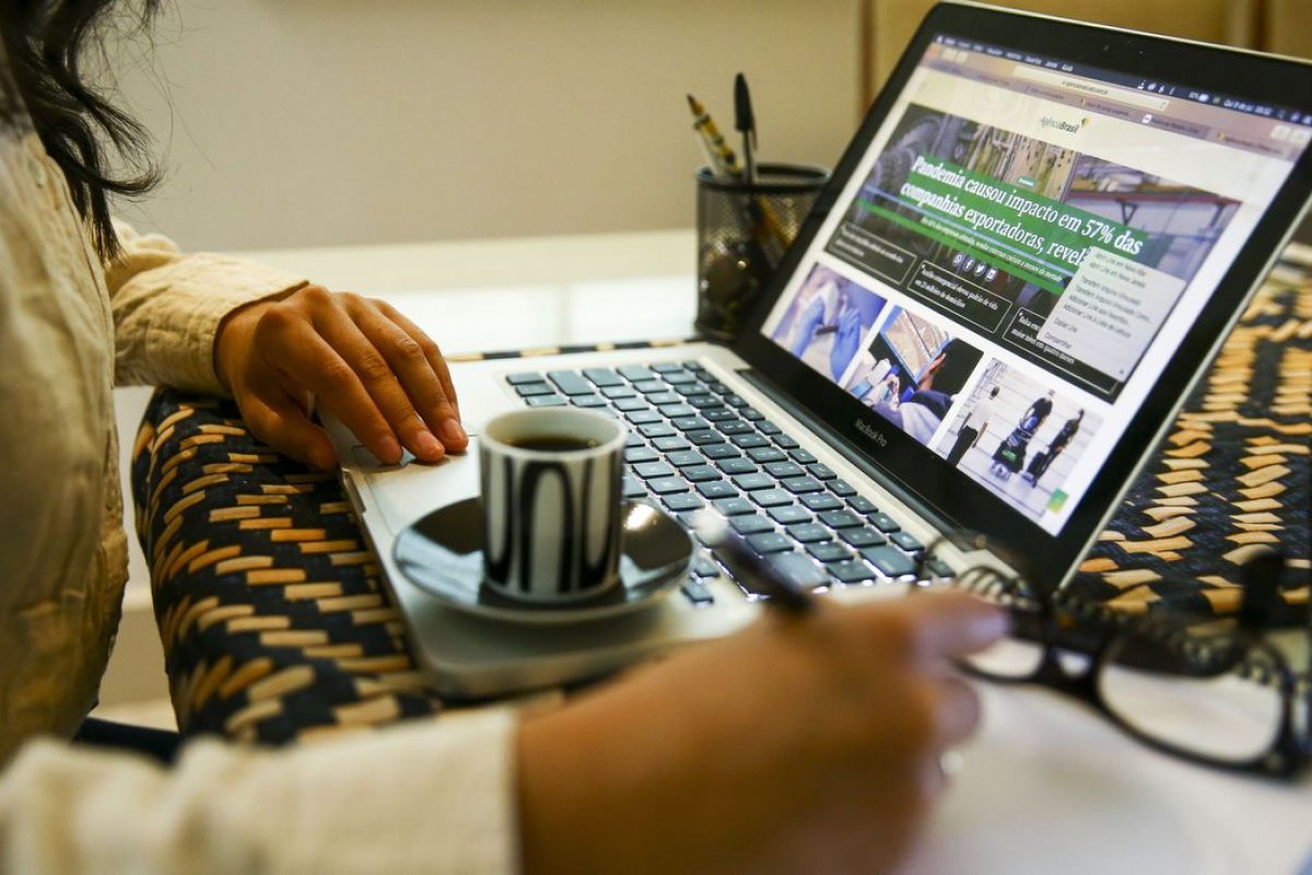 Percentual de brasileiros em home office cai para 11,7% em julho