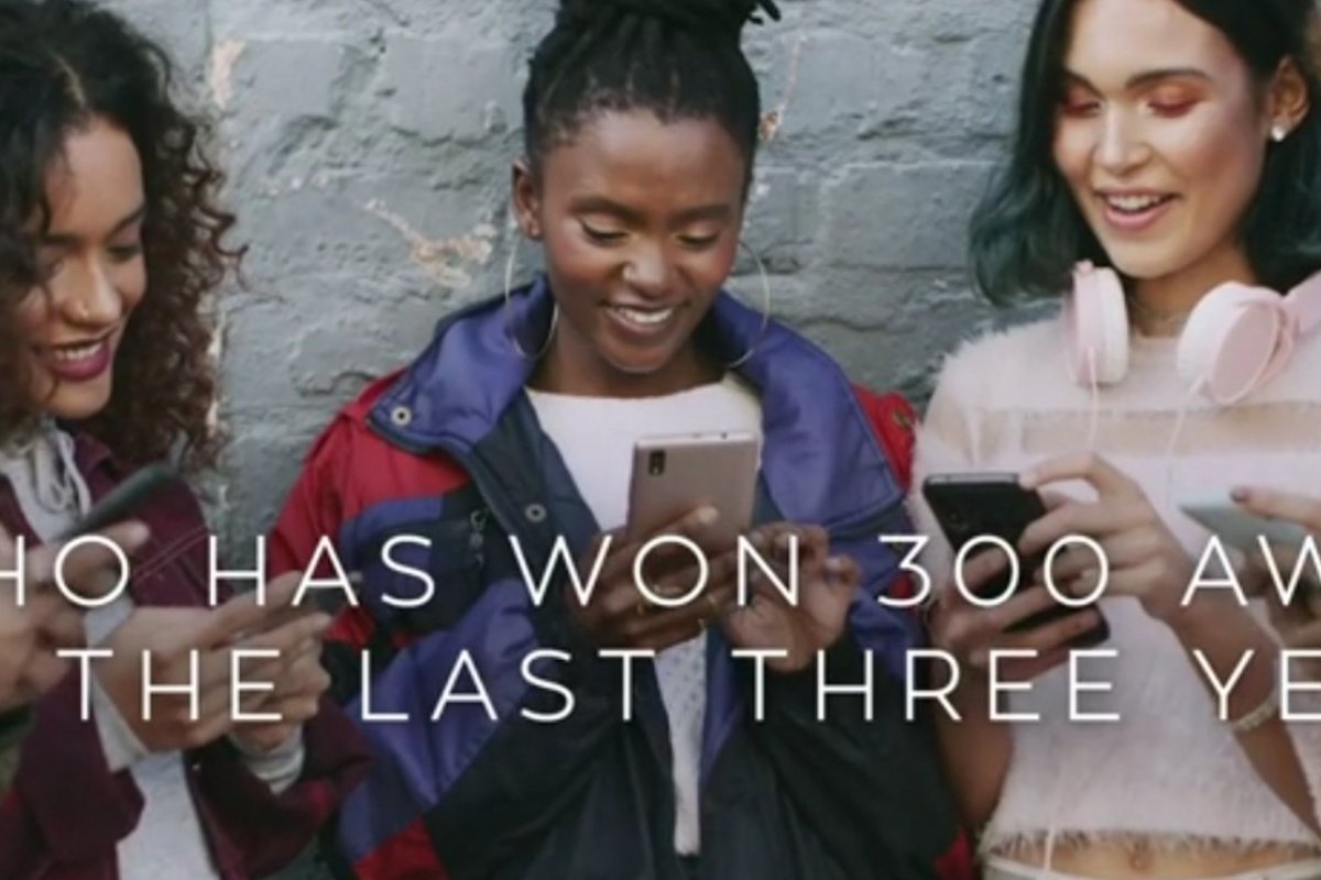 Com foco nas mulheres e causas sociais, Avon apresenta novo posicionamento de marca