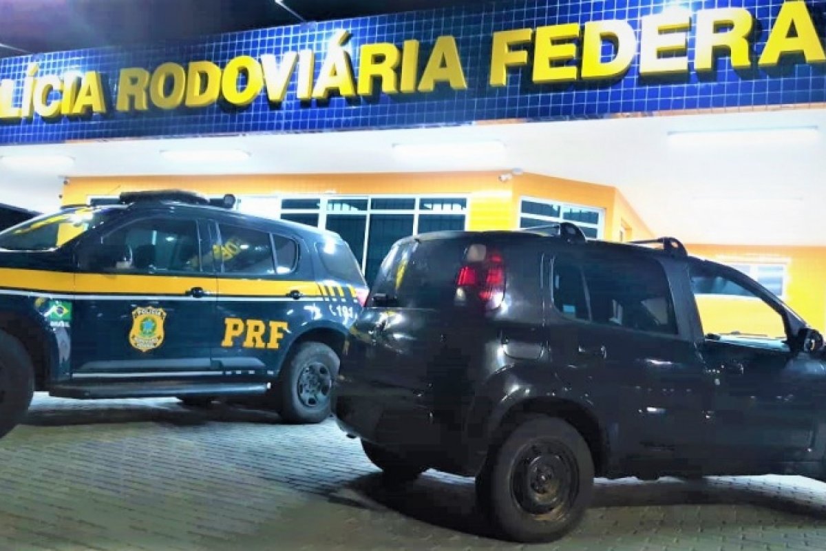 PRF-BA apreende dois veículos roubados em trechos das BRs 101 e 110