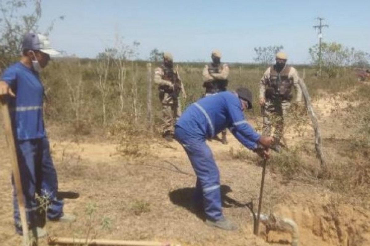 Ação conjunta da Embasa desativa ligação clandestina em Vitória da Conquista